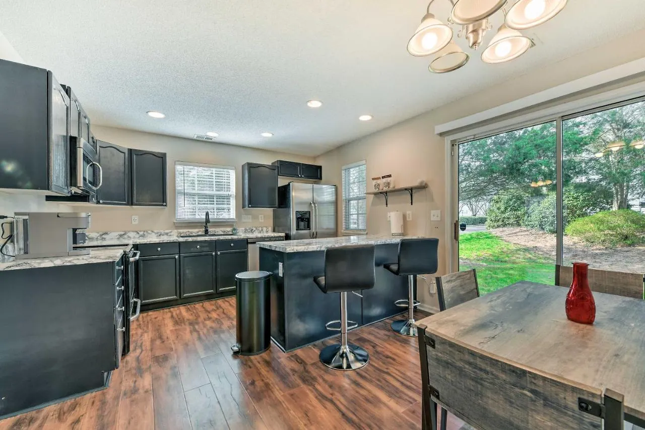 Holiday home Chic Charlotte Townhome With Community Pool