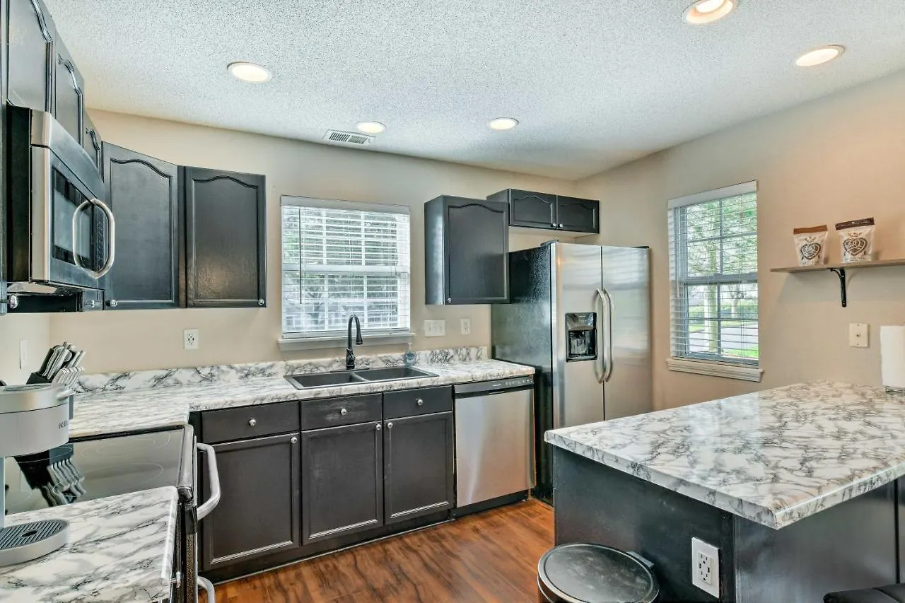 Chic Charlotte Townhome With Community Pool 0*,