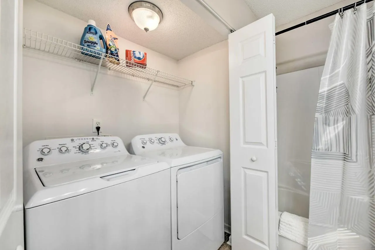 Chic Charlotte Townhome With Community Pool